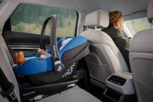 Pebble 360 Babyschale Sauerstoff im Auto